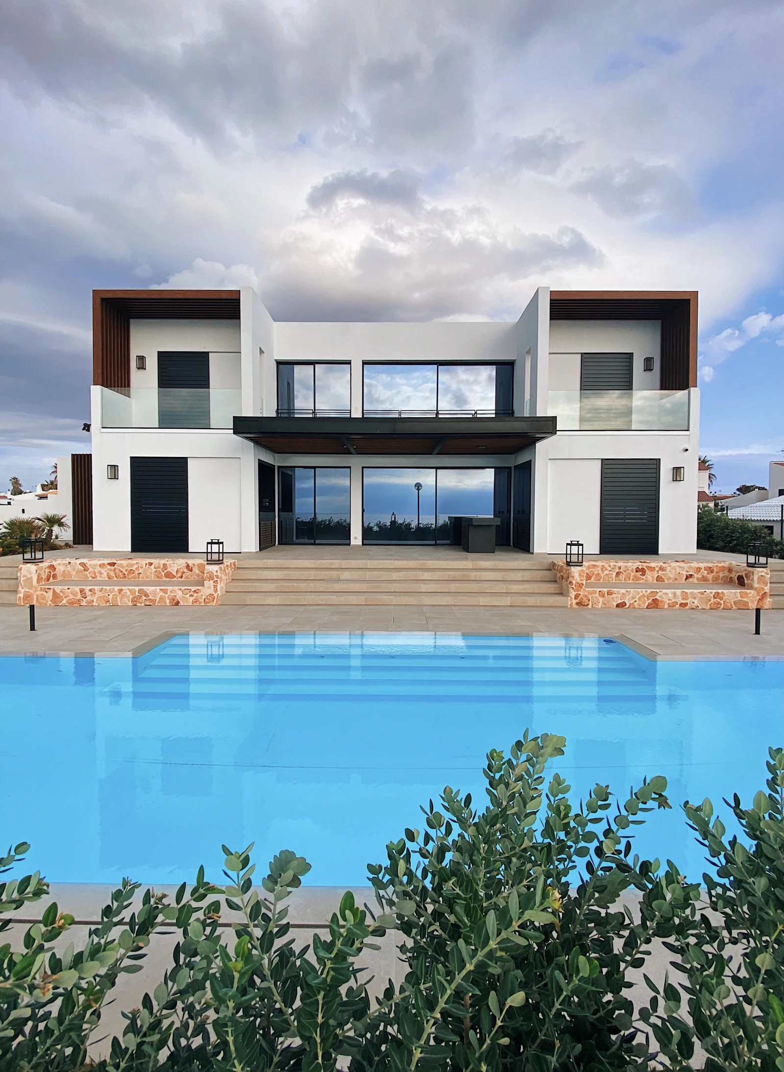 A modern Israeli coastal villa with private pool